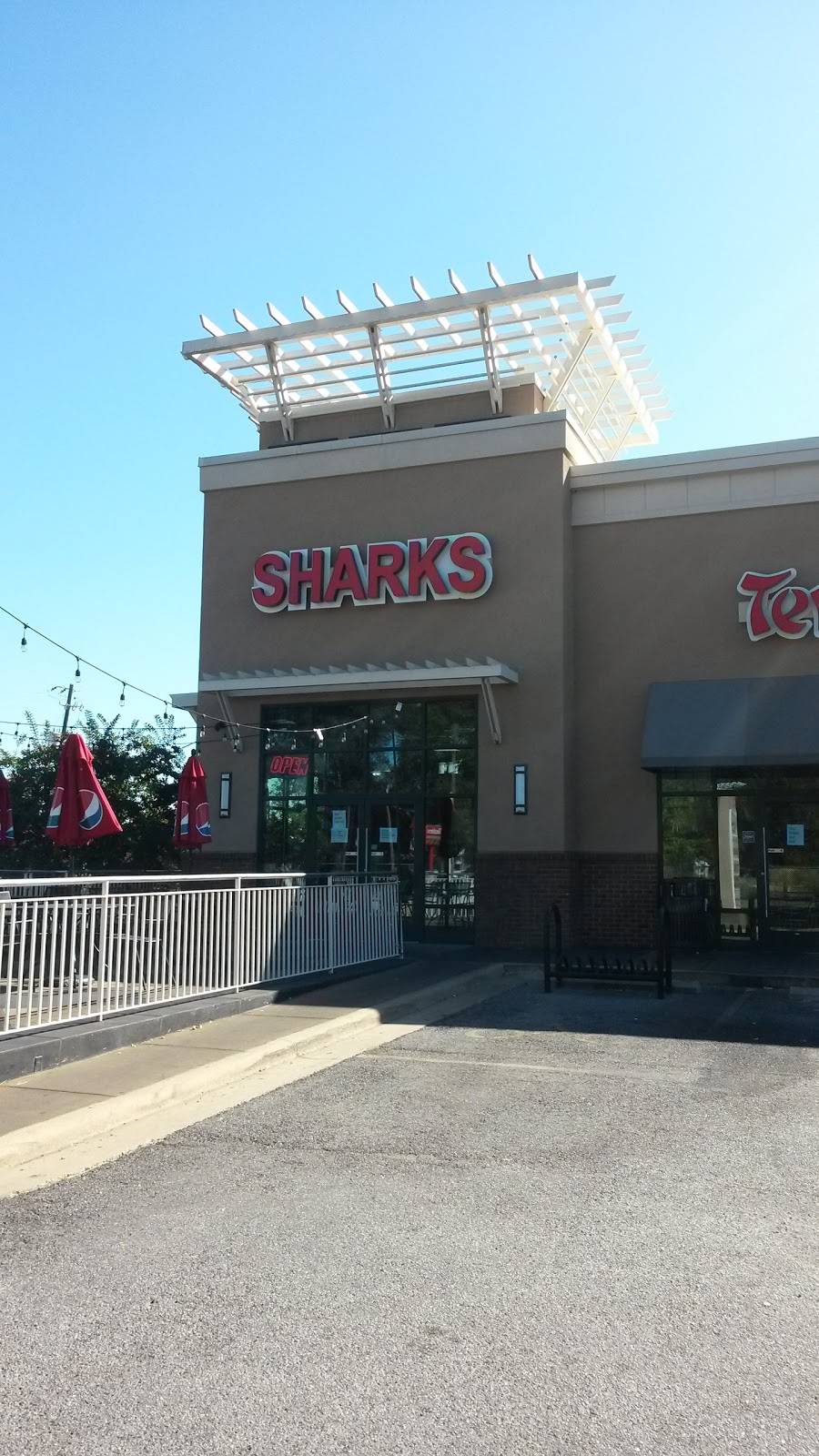 Sharks Fish and Chicken | restaurant | 1535 Hackberry Ln, Tuscaloosa, AL 35401, USA | 2053494499 OR +1 205-349-4499