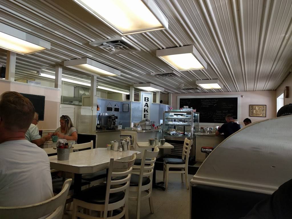 Hunt + Hart I Cafe + Bakery | bakery | 22 E Main St, Huntington, MA 01050, USA | 4136673030 OR +1 413-667-3030