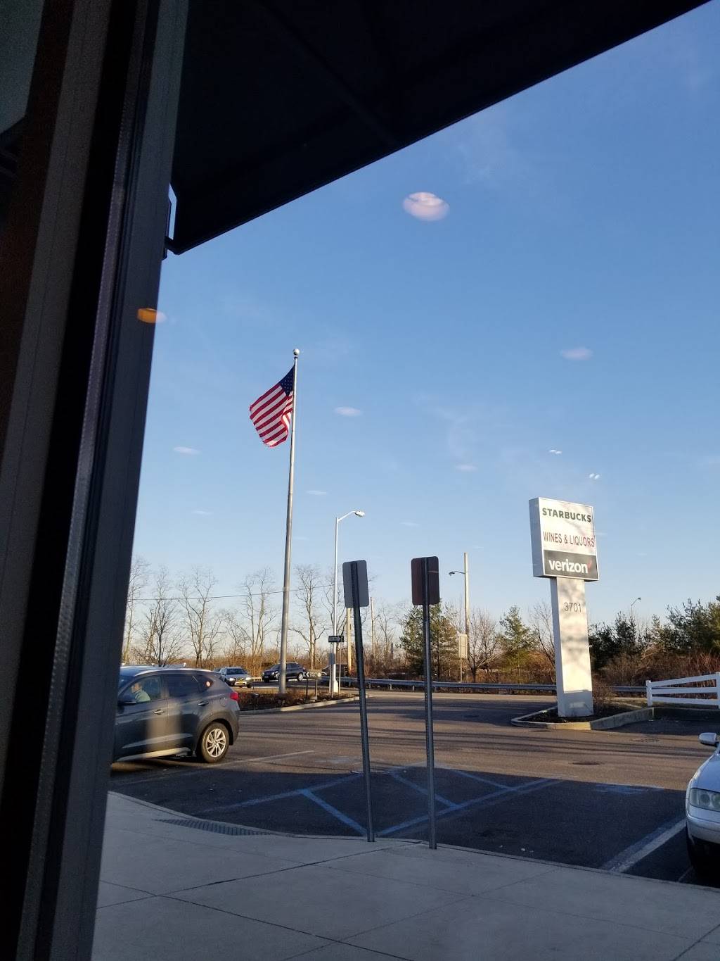 Starbucks | cafe | 3701 Expy Dr S N, Islandia, NY 11749, USA | 6315533706 OR +1 631-553-3706