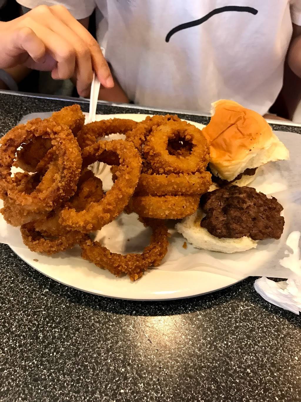 Johnny Rockets | restaurant | 1002 The Arches Cir, Deer Park, NY 11729, USA | 6315957090 OR +1 631-595-7090