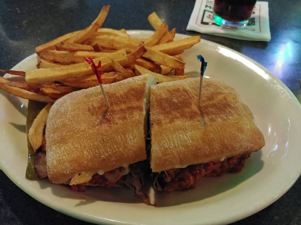 Maxwells Pub & Grill | restaurant | 737 SW 185th Ave, Beaverton, OR 97006, USA | 5036494688 OR +1 503-649-4688