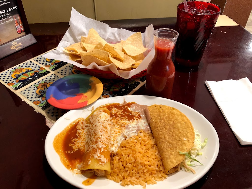 El Puerto Mexican Restaurant | restaurant | 901 E Crawford St, Clay Center, KS 67432, USA | 7856325112 OR +1 785-632-5112