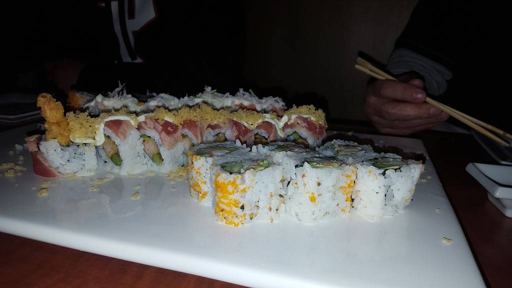 Sushi Nest | restaurant | 142 N York St, Elmhurst, IL 60126, USA | 6308335088 OR +1 630-833-5088