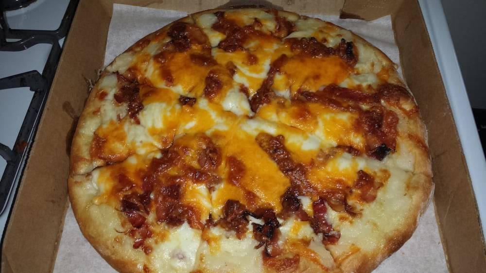 Renatos Pizza | restaurant | 401 Vienna Ave, Niles, OH 44446, USA | 3305447110 OR +1 330-544-7110