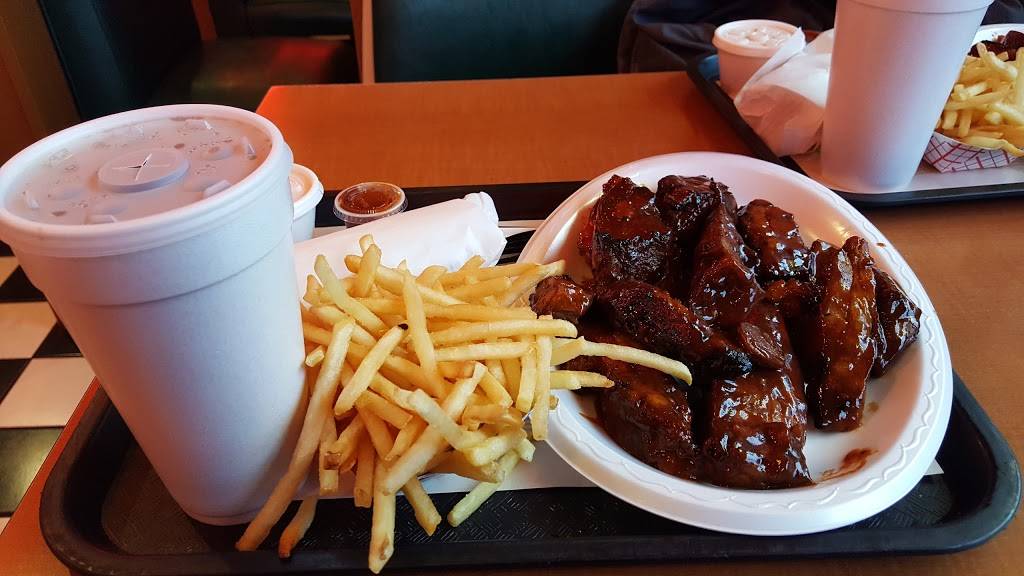 Mickeys Gyros & Ribs | restaurant | 525 N Harlem Ave, Oak Park, IL 60302, USA | 7088483333 OR +1 708-848-3333