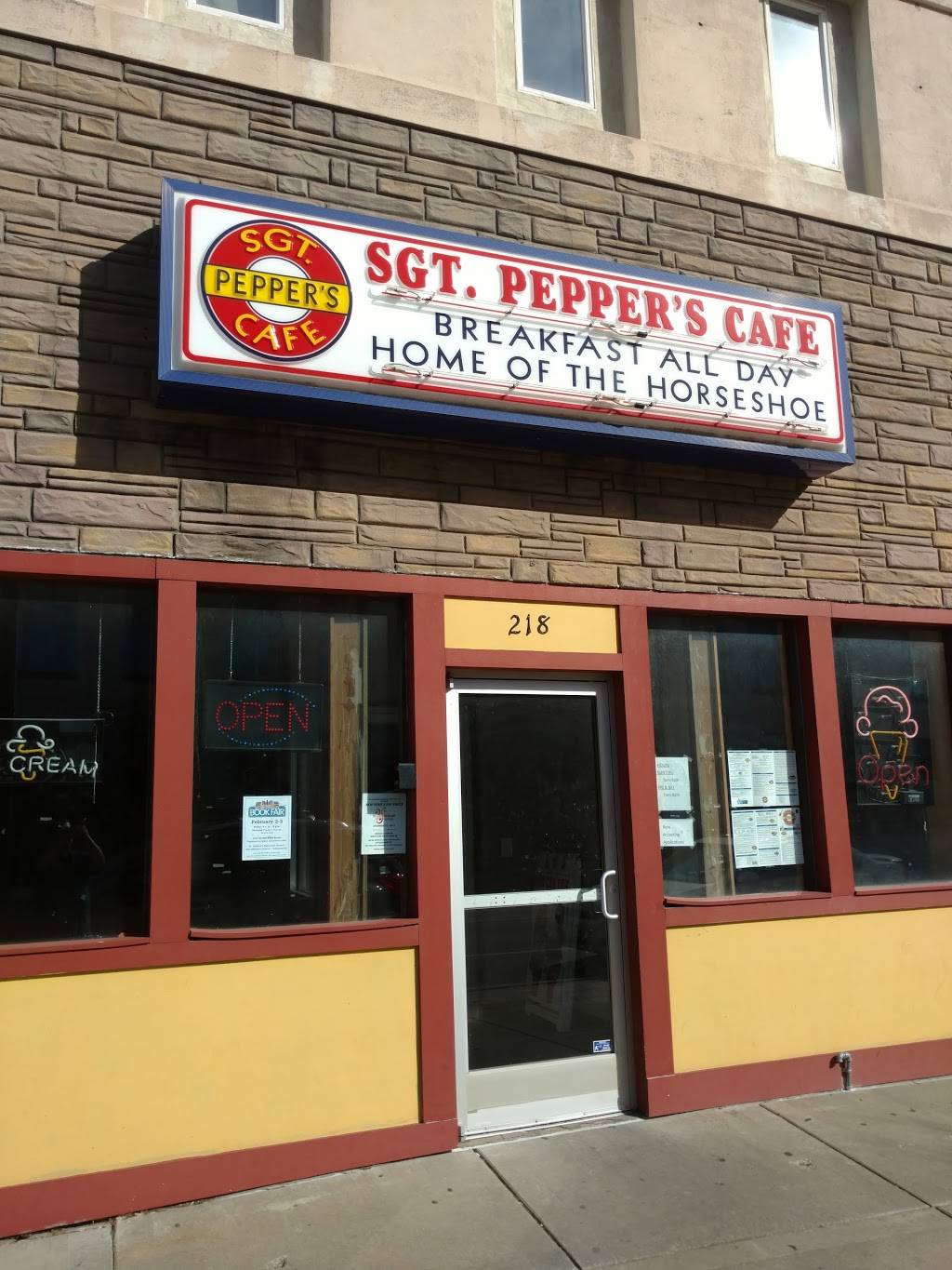 Sgt. Peppers Cafe | cafe | 218 N Main St, Edwardsville, IL 62025, USA | 6186921345 OR +1 618-692-1345