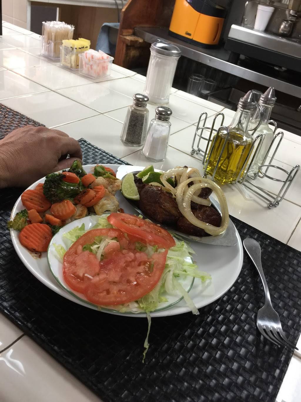 Palmetto Cafe | restaurant | 9010 NW South River Dr, Medley, FL 33166, USA | 3058885676 OR +1 305-888-5676