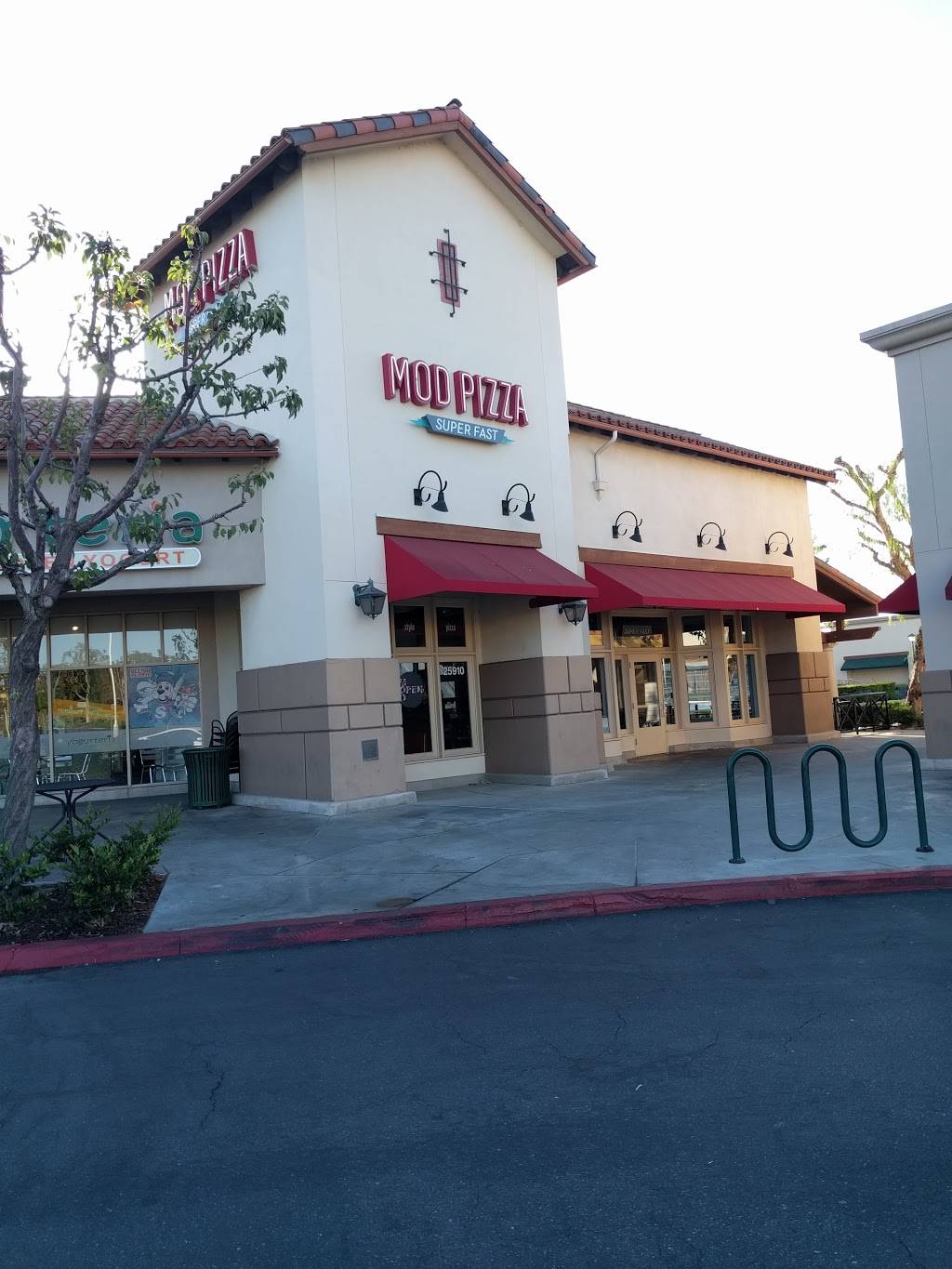 MOD Pizza | restaurant | 25910 The Old Rd Suite B1, Stevenson Ranch, CA 91381, USA | 6612881590 OR +1 661-288-1590