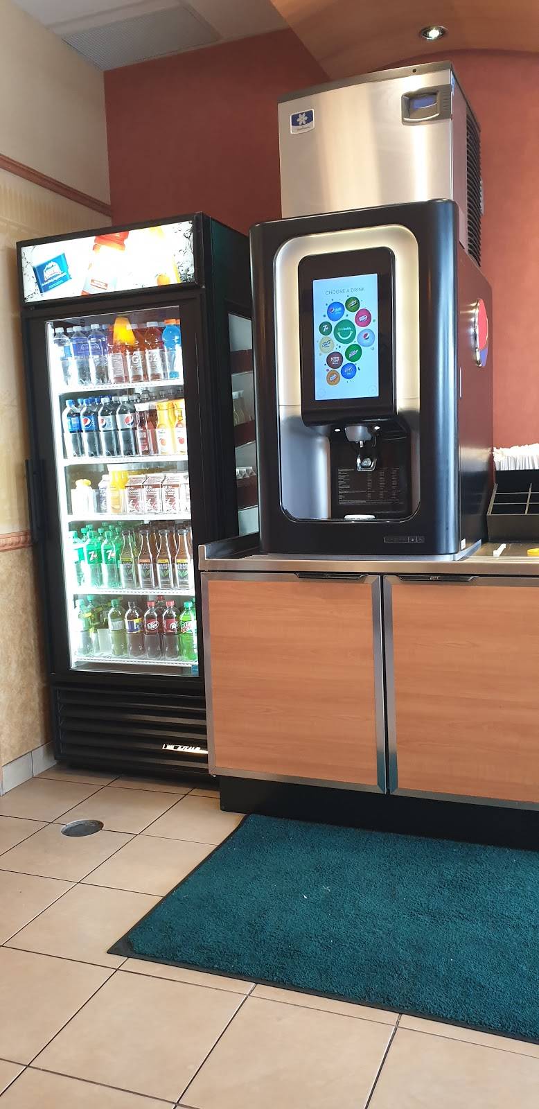 Subway | restaurant | 720 Bristol Rd W unit 8, Mississauga, ON L5R 4A3, Canada | 9055689744 OR +1 905-568-9744