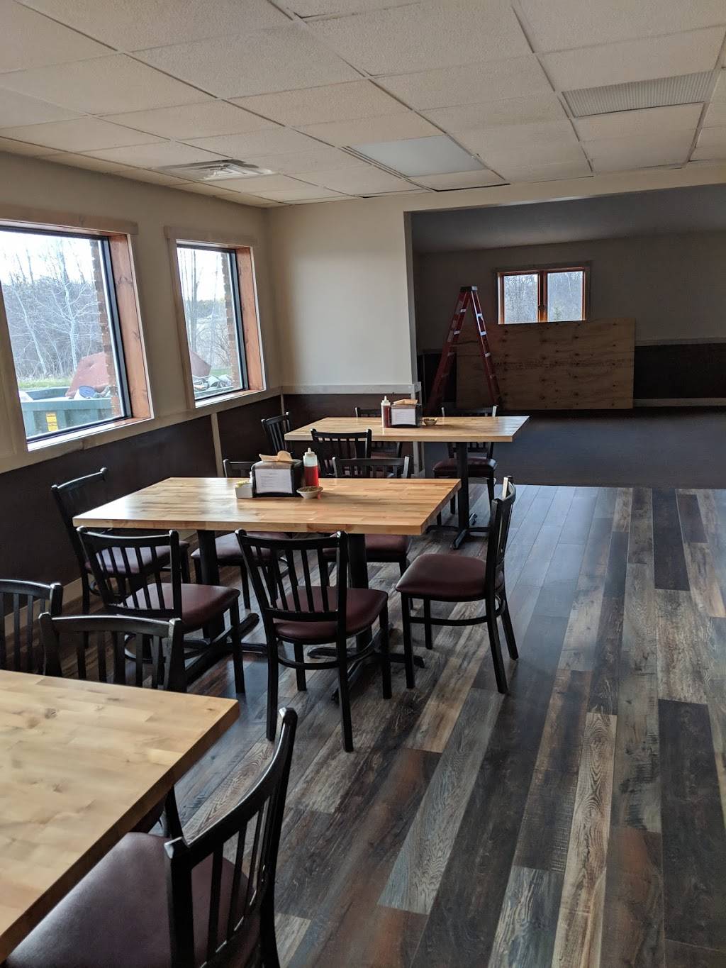 Red Maple Eatery | restaurant | 12 Robertson Rd, Luck, WI 54853, USA | 7154728987 OR +1 715-472-8987