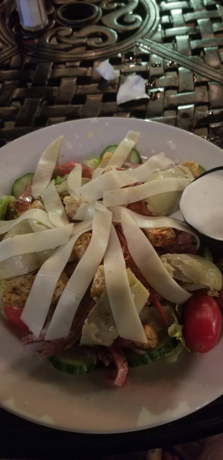 Mingos Sports Bar and Grill | restaurant | 41 Roberts Dr, North Adams, MA 01247, USA | 4133464067 OR +1 413-346-4067