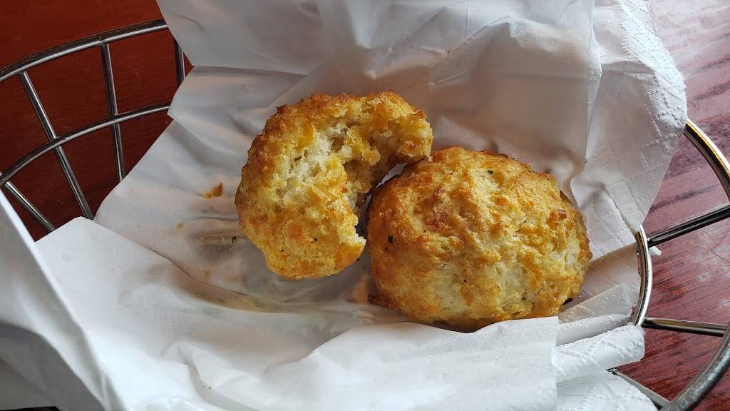 Red Lobster | restaurant | 2011 SW Wanamaker Rd, Topeka, KS 66604, USA | 7852717302 OR +1 785-271-7302