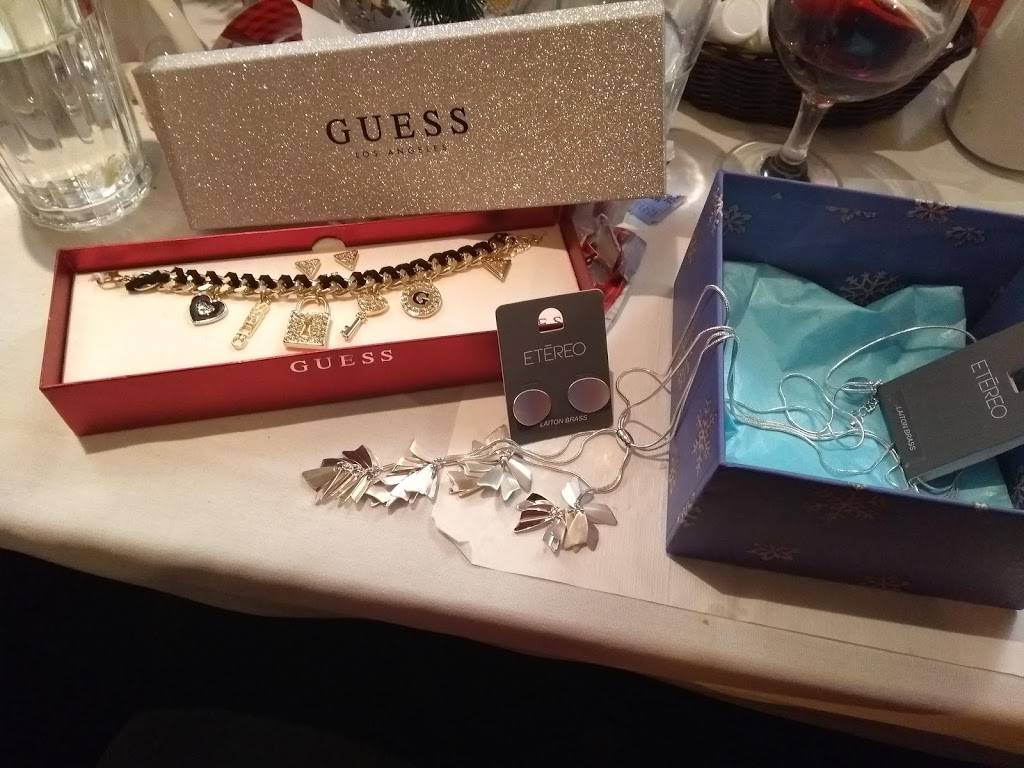 Valentine | restaurant | 288 Boulevard Desjardins, Maniwaki, QC J9E 2E5, Canada | 8198920802 OR +1 819-892-0802