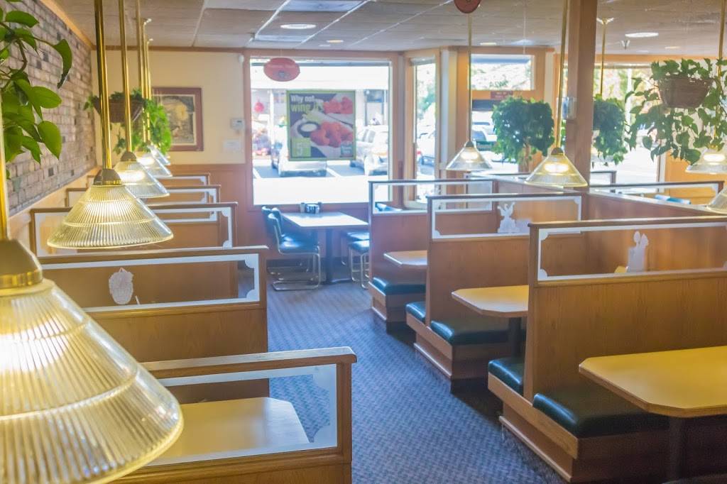 Round Table Pizza | meal delivery | 2424 Magowan Dr, Santa Rosa, CA 95405, USA | 7075281200 OR +1 707-528-1200