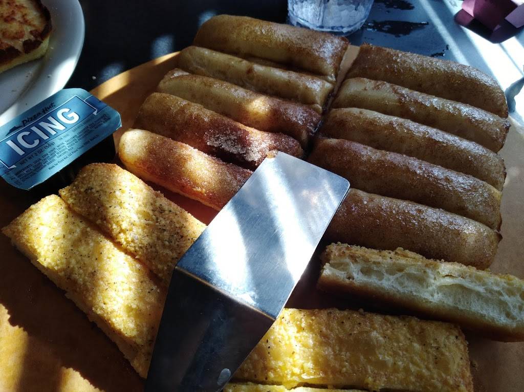 Pizza Hut | meal takeaway | 7720 Northwest Expy, Oklahoma City, OK 73132, USA | 4057222300 OR +1 405-722-2300