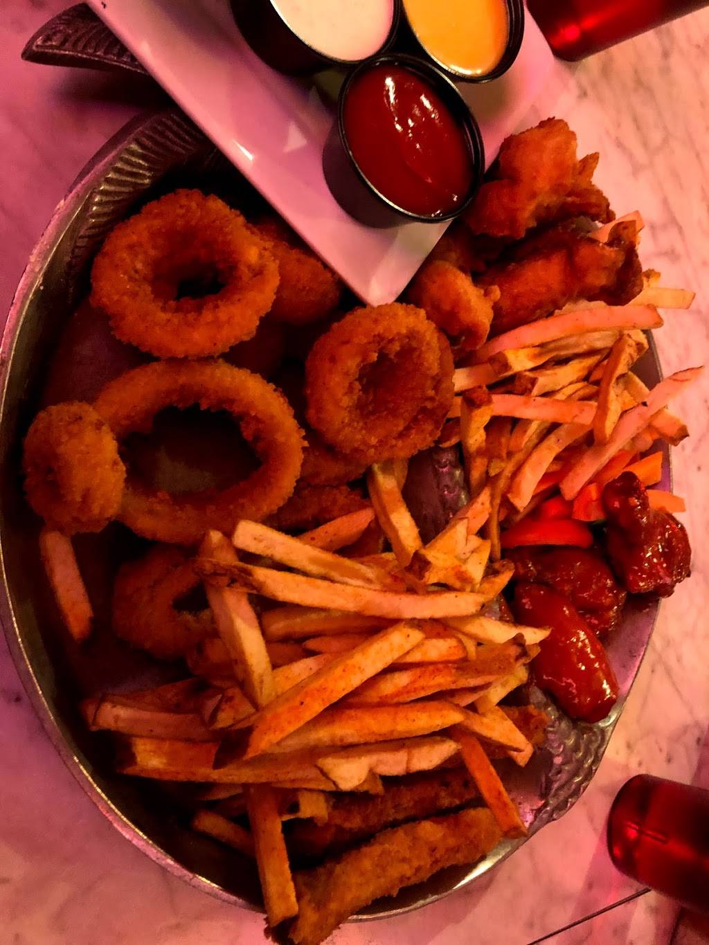 Hamburger Marys | restaurant | 8288 Santa Monica Blvd, Los Angeles, CA 90046, USA | 3236543800 OR +1 323-654-3800