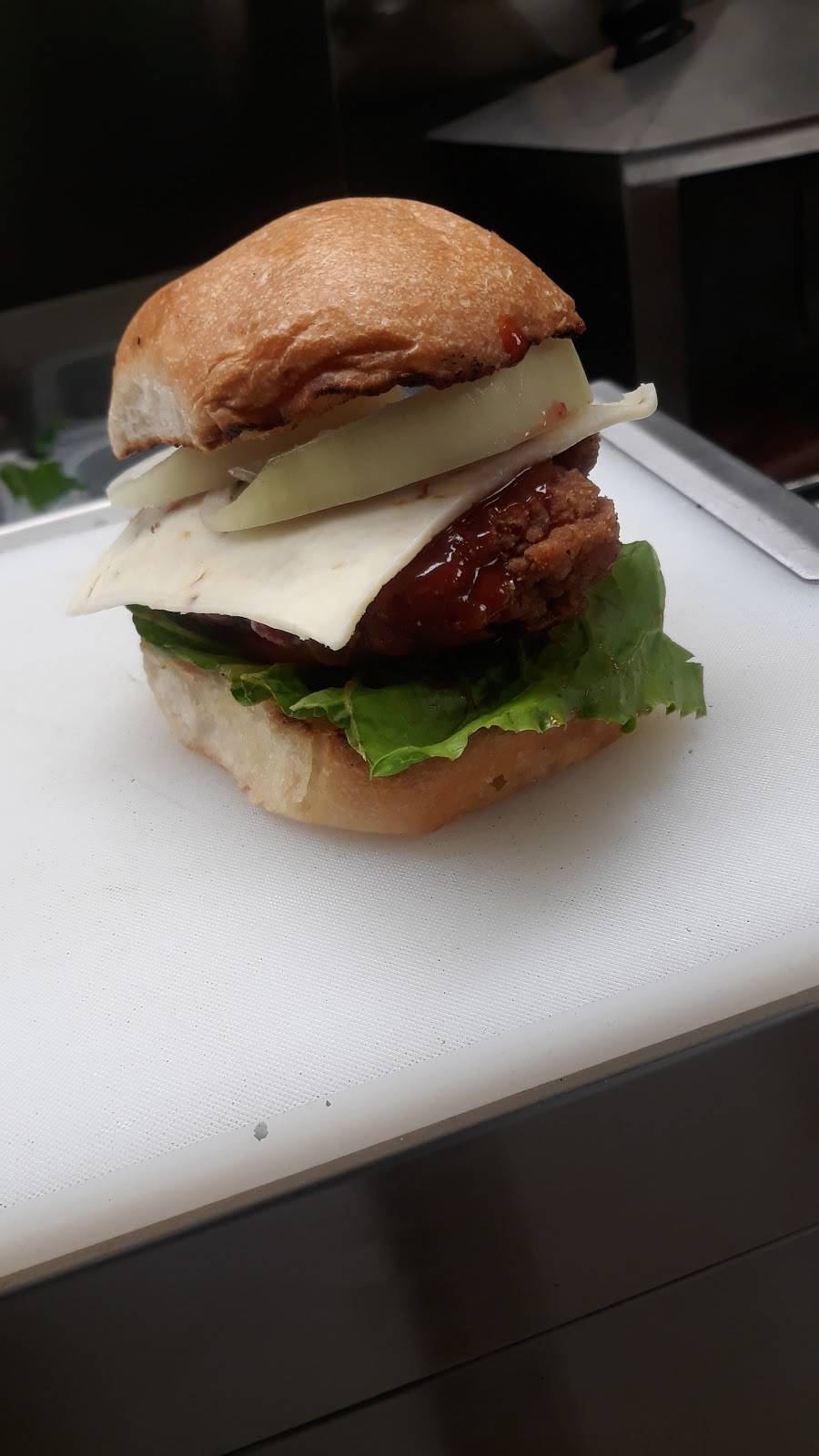 Rufus Red Hots | restaurant | 600 Broadway St, Cape Girardeau, MO 63701, USA | 5738033188 OR +1 573-803-3188