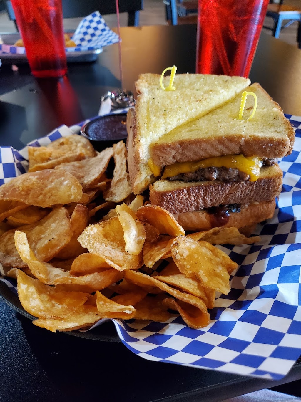 Blue Tip BBQ and Creamery | restaurant | 130 S Lyman St, Wadsworth, OH 44281, USA | 3305970700 OR +1 330-597-0700