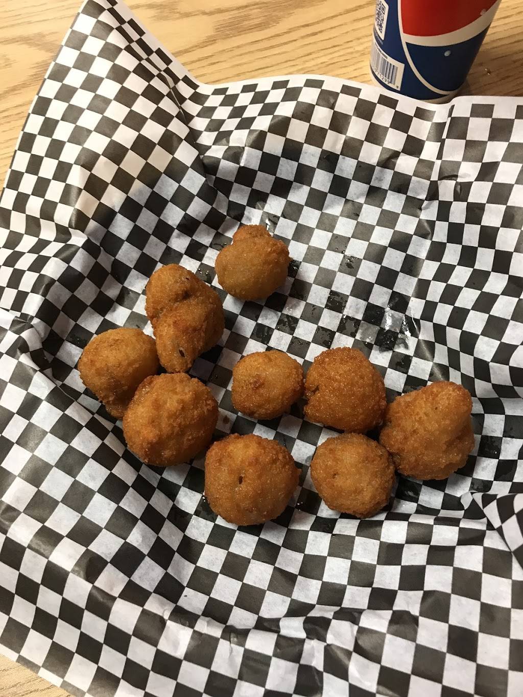 Harris Pizza | restaurant | 524 E Locust St, Davenport, IA 52803, USA | 5633222411 OR +1 563-322-2411