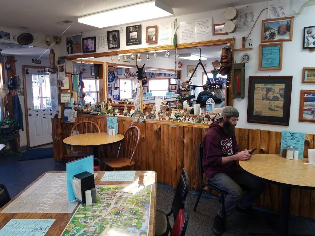 Squeez Inn | restaurant | 404 Hwy RB, Stockton, MO 65785, USA | 4172766302 OR +1 417-276-6302