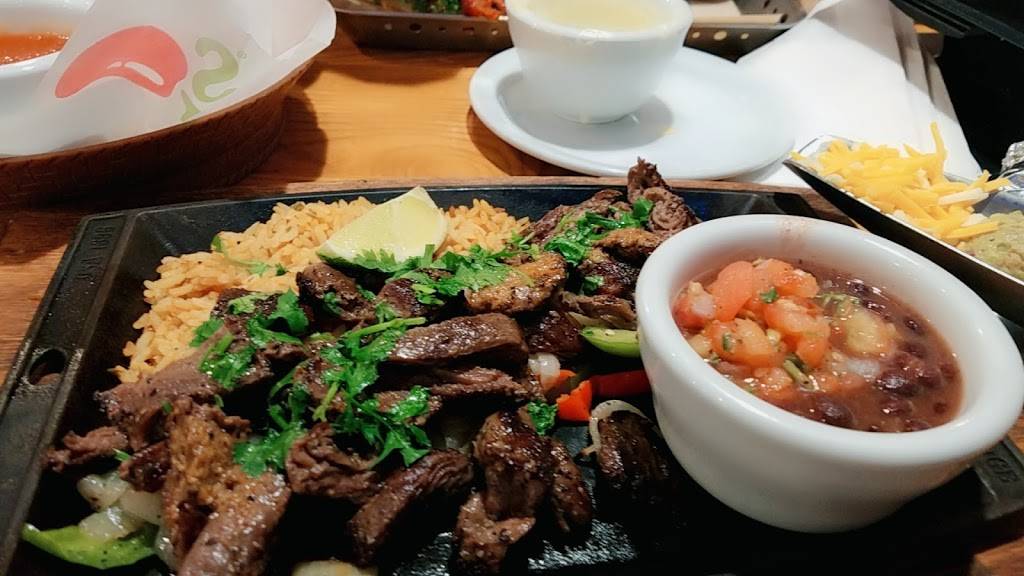 Chilis Grill & Bar | restaurant | 209 State Farm Pkwy, Homewood, AL 35209, USA | 2059423129 OR +1 205-942-3129