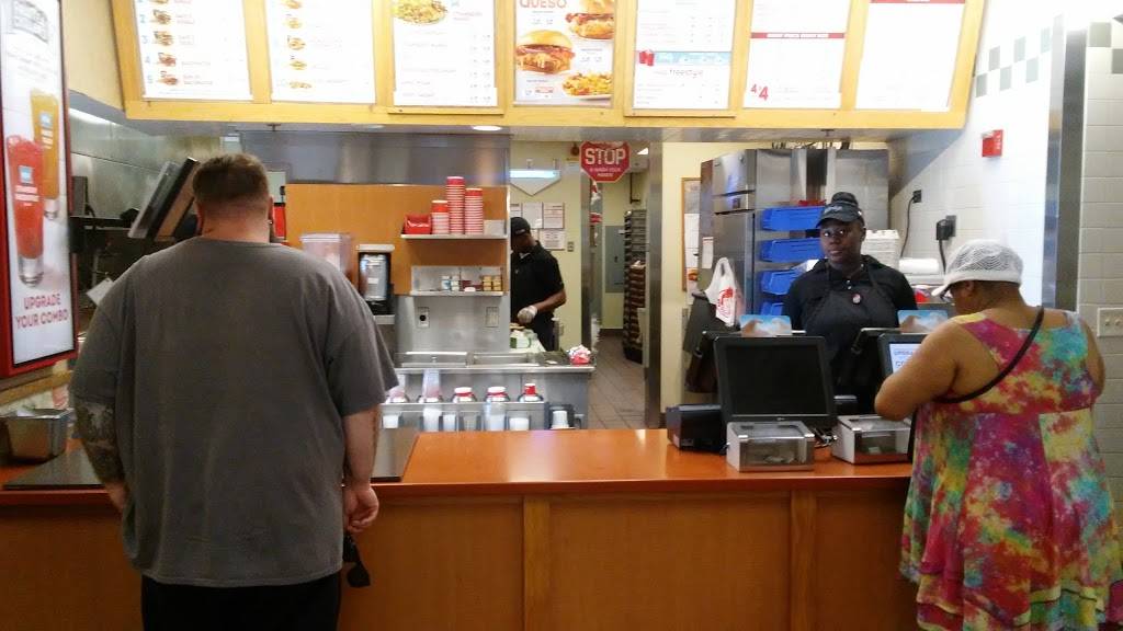 Wendys | restaurant | 11 N Harlem Ave, Oak Park, IL 60302, USA | 7083832748 OR +1 708-383-2748