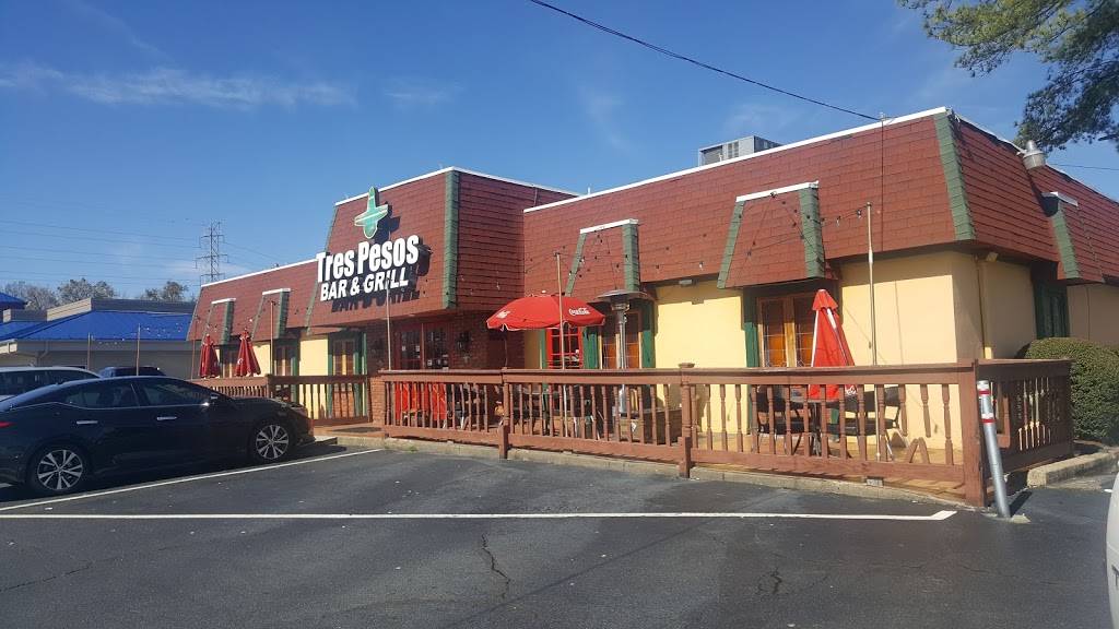Tres Pesos Bar & Grill | restaurant | 2110, 100 W Woodlawn Rd, Charlotte, NC 28217, USA | 7045250710 OR +1 704-525-0710