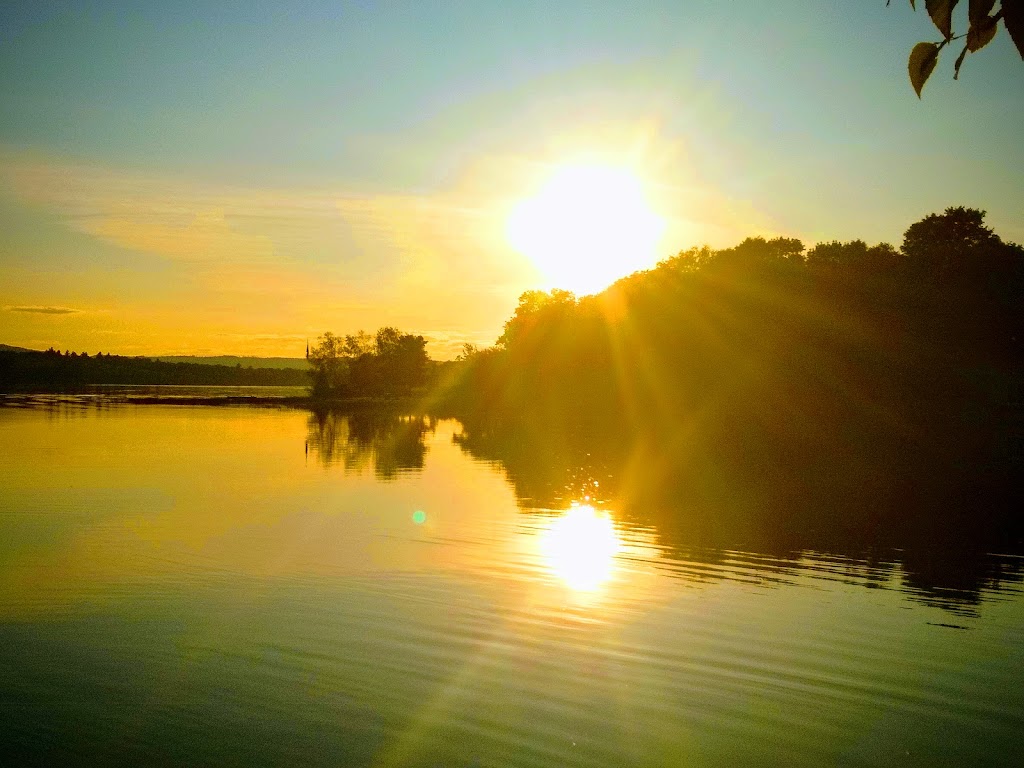 The Lakeshore House - Lodge & Pub | restaurant | 9 Tenney Hill Rd, Monson, ME 04464, USA | 2079977069 OR +1 207-997-7069