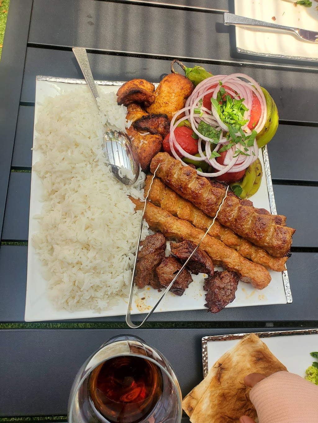 Villa Restaurant | restaurant | 7400 Foothill Blvd, Tujunga, CA 91042, USA | 8183525399 OR +1 818-352-5399