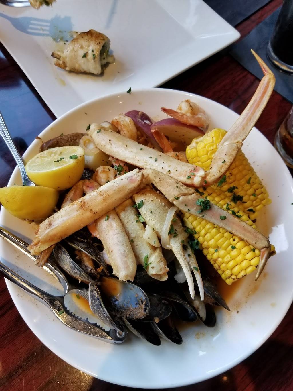 Latitude Seafood Co. Midlothian | restaurant | 15532 WC Commons Way, Midlothian, VA 23113, USA | 8043798100 OR +1 804-379-8100