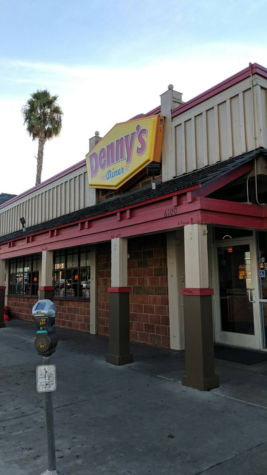 Dennys | restaurant | 6100 Sunset Blvd, Hollywood, CA 90028, USA | 3234647470 OR +1 323-464-7470