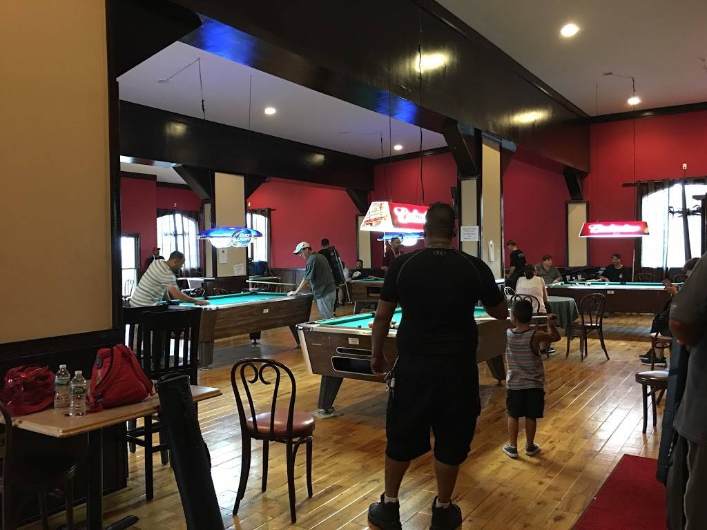 Dalys Irish Pub | restaurant | 4201 Comly St, Philadelphia, PA 19135, USA | 2155332080 OR +1 215-533-2080