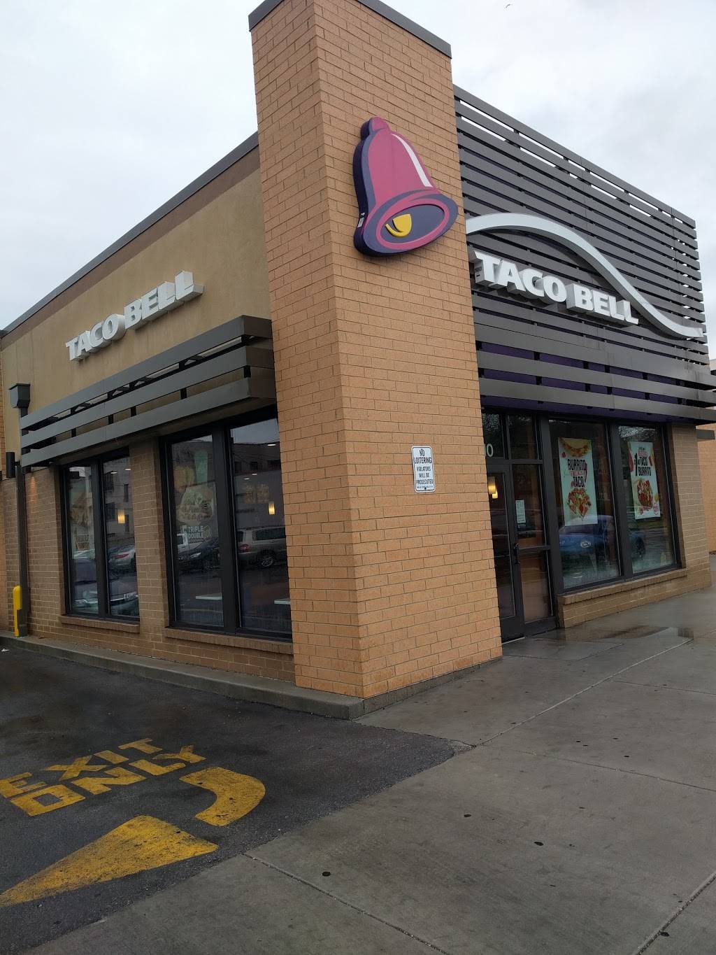 Taco Bell | meal takeaway | 2210 W Wisconsin Ave, Milwaukee, WI 53233, USA | 4143447778 OR +1 414-344-7778