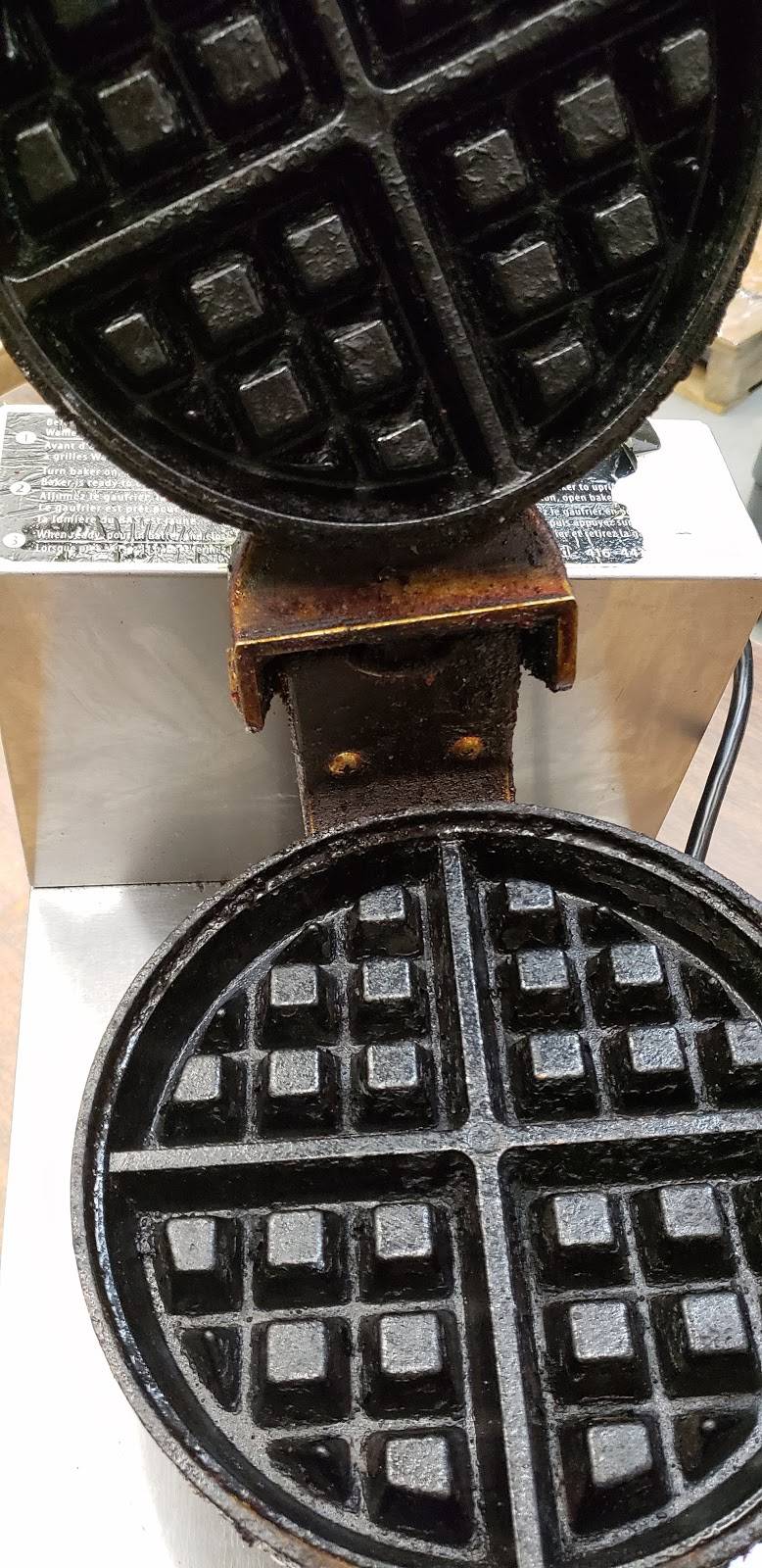 Waffle World Inc | restaurant | 73 Railside Rd, North York, ON M3A 1B2, Canada | 4164470031 OR +1 416-447-0031