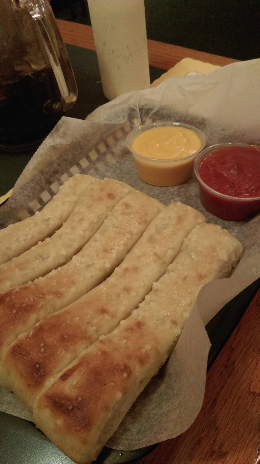 Monicals Pizza of Pontiac | restaurant | 311 Historic U.S. 66, Pontiac, IL 61764, USA | 8158442660 OR +1 815-844-2660