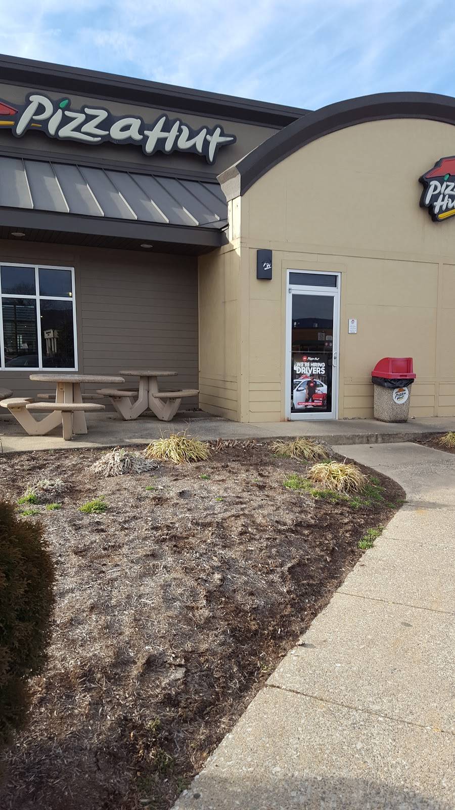 Pizza Hut | meal takeaway | 249 S Stuart Ave, Elkton, VA 22827, USA | 5402989439 OR +1 540-298-9439