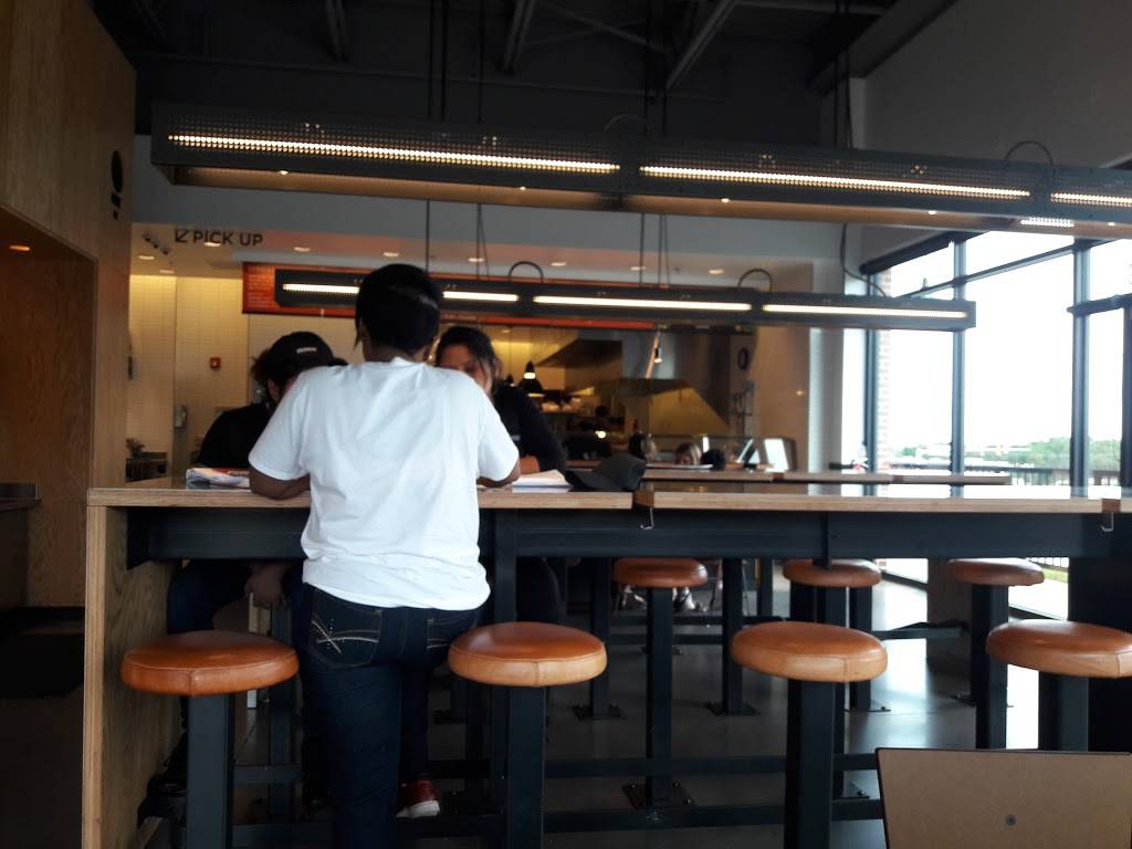 Chipotle Mexican Grill | restaurant | 10303 Bristow Center Dr, Bristow, VA 20136, USA | 7032574076 OR +1 703-257-4076