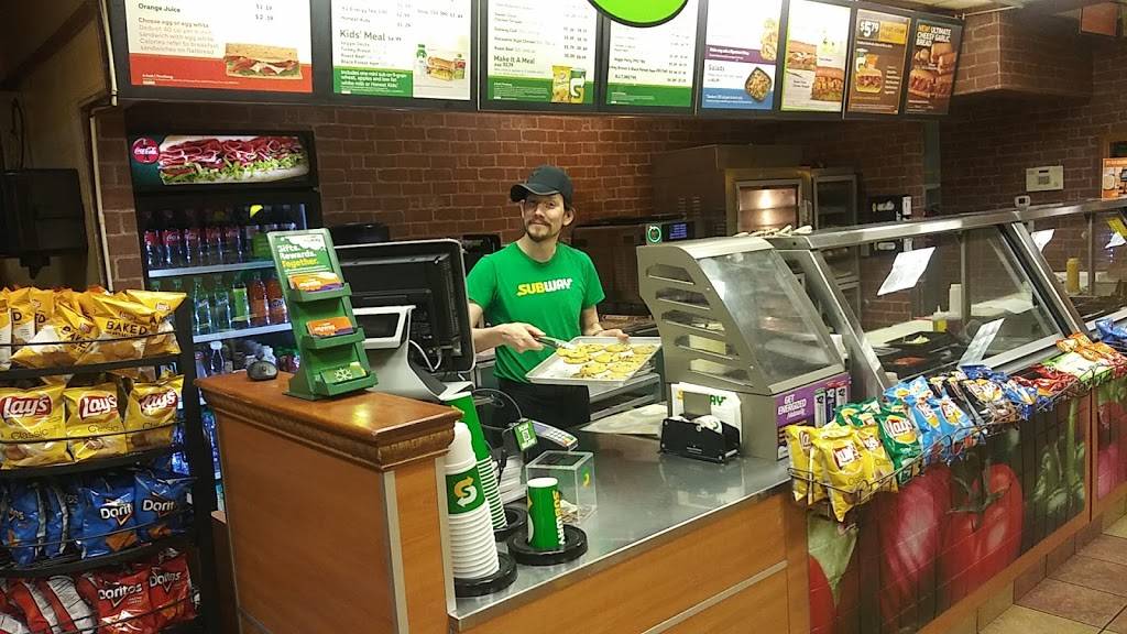 Subway | meal takeaway | 5700 NE Martin Luther King Jr Blvd, Portland, OR 97211, USA | 5035469398 OR +1 503-546-9398