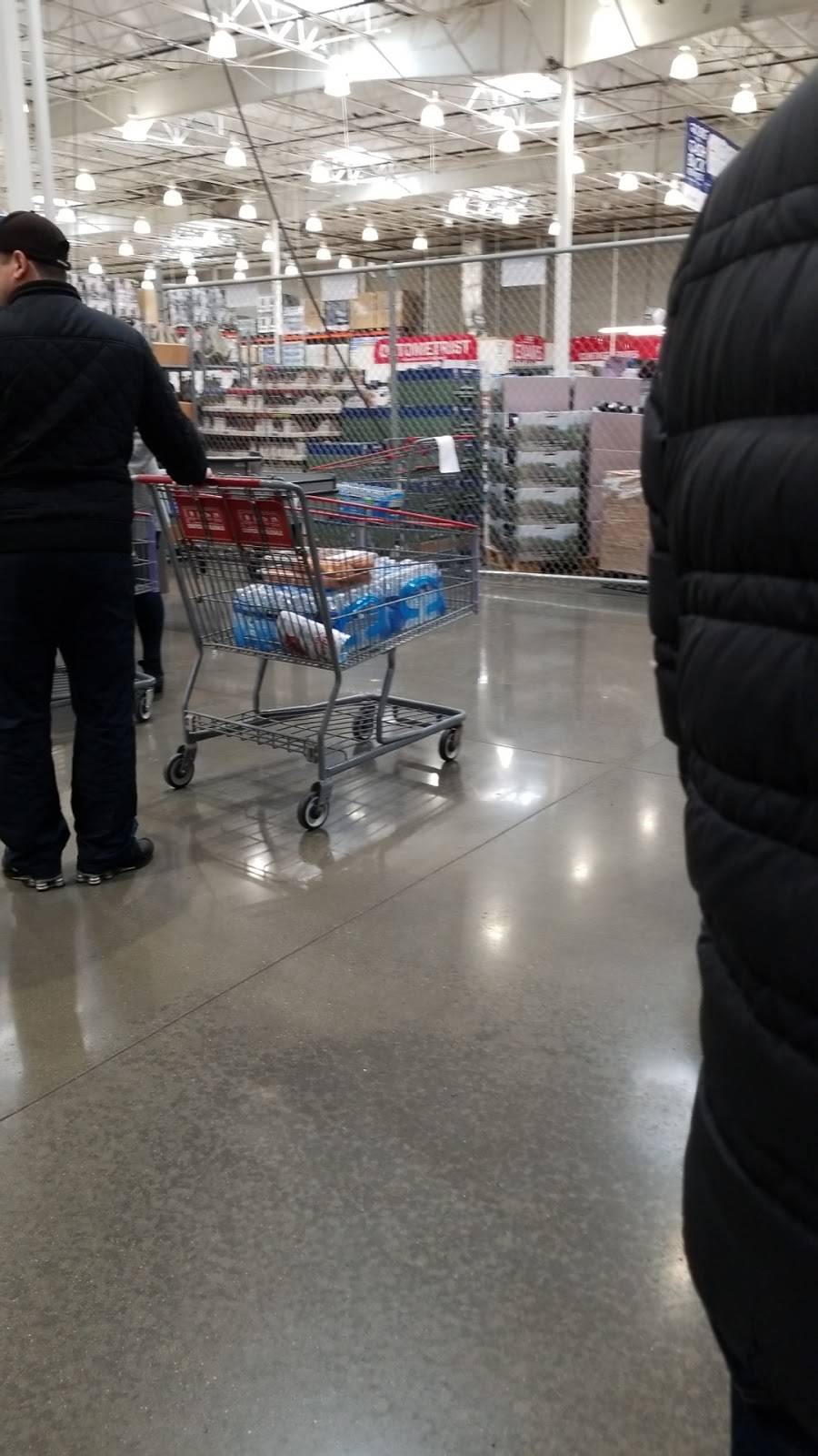 Costco Food Court | meal takeaway | 45460 Market St, Shelby Charter Twp, MI 48315, USA | 5865802000 OR +1 586-580-2000