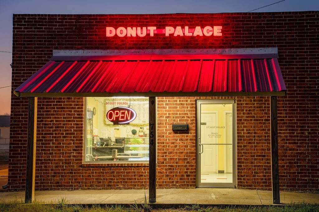 Donut Palace | restaurant | 754 Napoleon Ave, Sunset, LA 70584, USA | 3376623521 OR +1 337-662-3521
