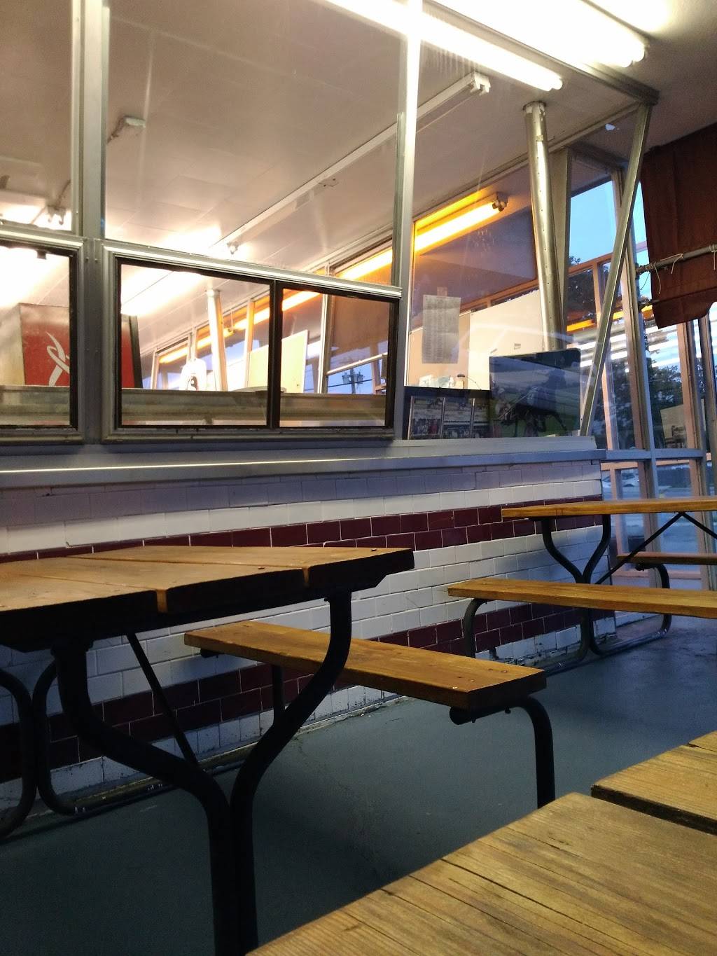 Slo-Jacks Drive-In | restaurant | 212 W Montauk Hwy, Hampton Bays, NY 11946, USA | 6317289601 OR +1 631-728-9601