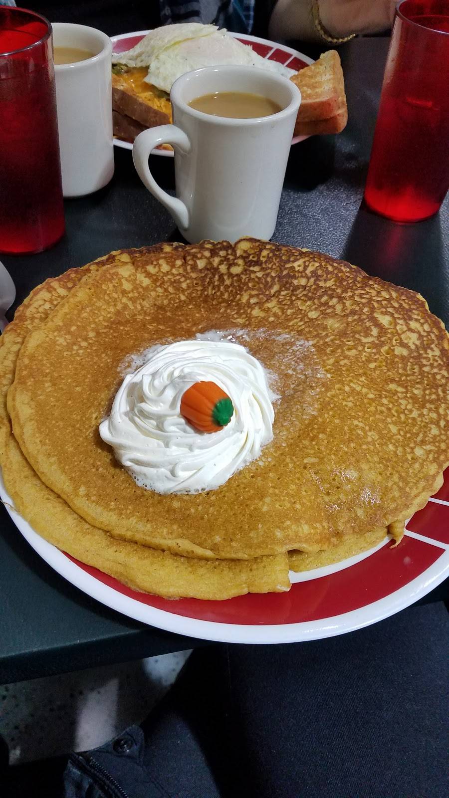 Rusty Tractor - Door County - Breakfast Barn | restaurant | 6216 WI-42, Egg Harbor, WI 54209, USA | 9207438704 OR +1 920-743-8704