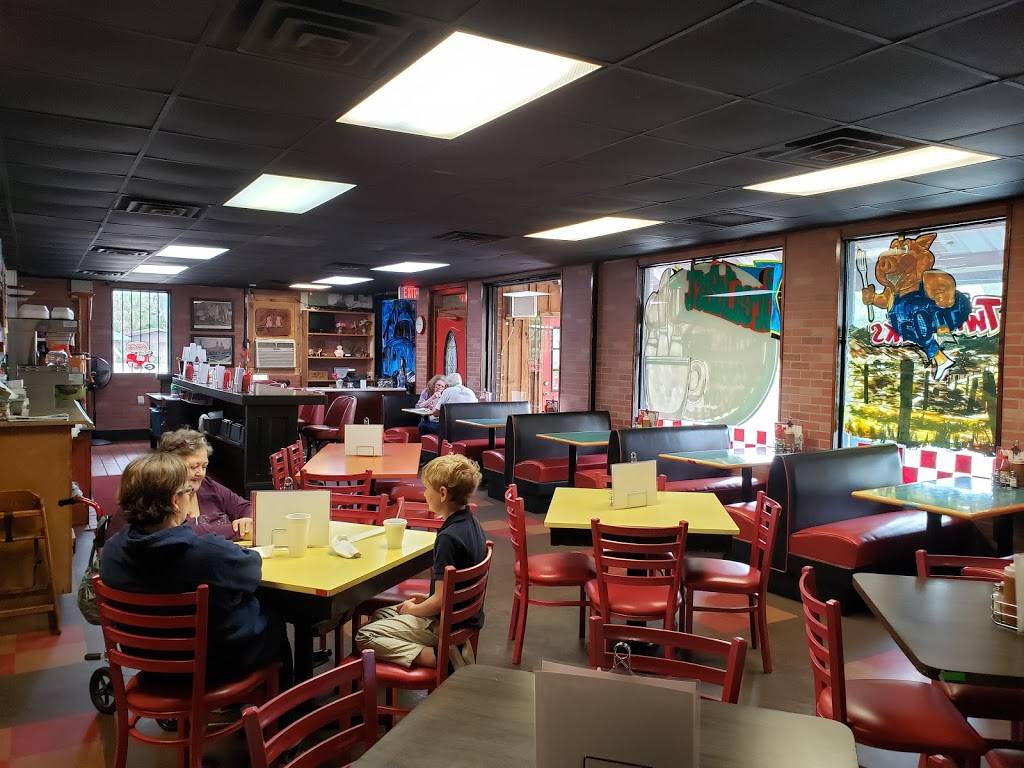 Twin Oaks BBQ | restaurant | 2618 Norwich St, Brunswick, GA 31520, USA | 9122653131 OR +1 912-265-3131