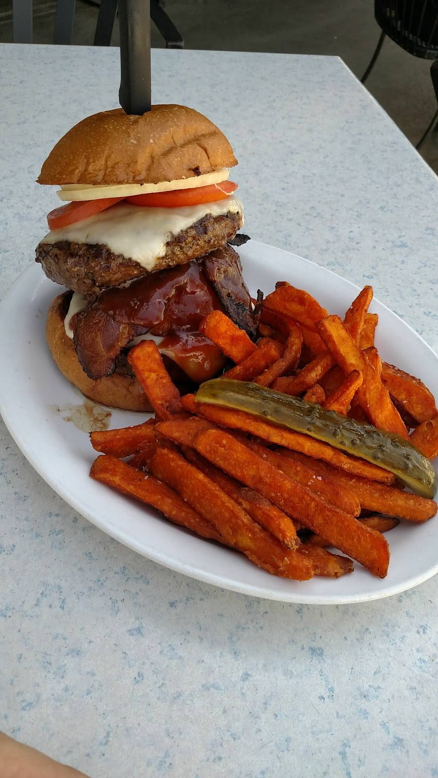 Spitfire Grill | restaurant | 3300 Airport Ave, Santa Monica, CA 90405, USA | 3103973455 OR +1 310-397-3455