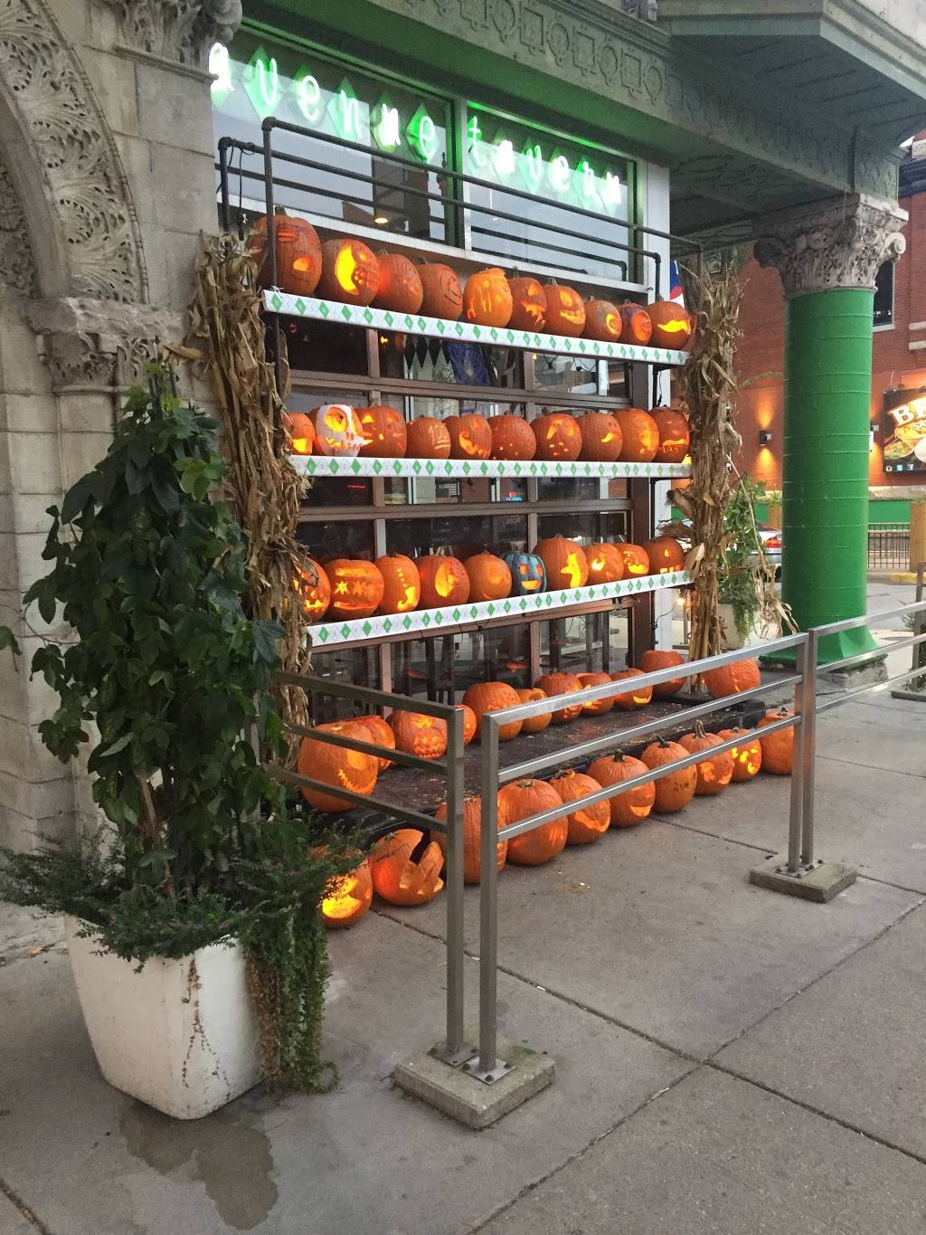 Avenue Tavern Chicago | night club | 2916 N Broadway, Chicago, IL 60657, USA | 7739757000 OR +1 773-975-7000