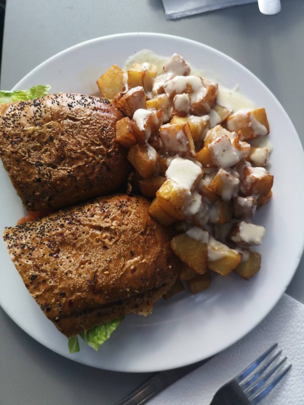 Queensview Café | restaurant | located at back of building, 2650 Queensview Dr Unit 170, Ottawa, ON K2B 8H6, Canada | 8733544210 OR +1 873-354-4210