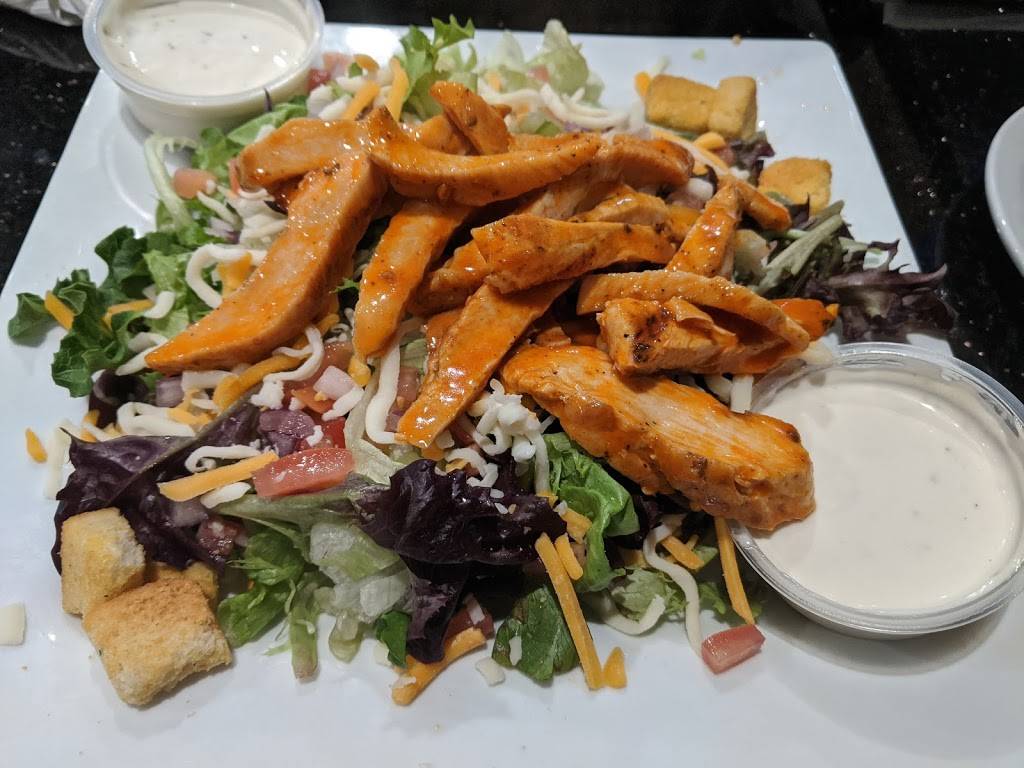 Whiskey Wings St.Pete | restaurant | 10400 Roosevelt Blvd N, St. Petersburg, FL 33716, USA | 7279143863 OR +1 727-914-3863