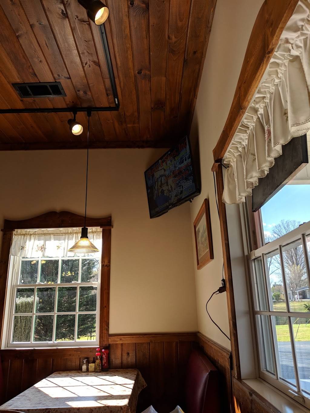 Cottage House Restaurant | restaurant | 5702 Hwy 115 E, Cleveland, GA 30528, USA | 7062191270 OR +1 706-219-1270