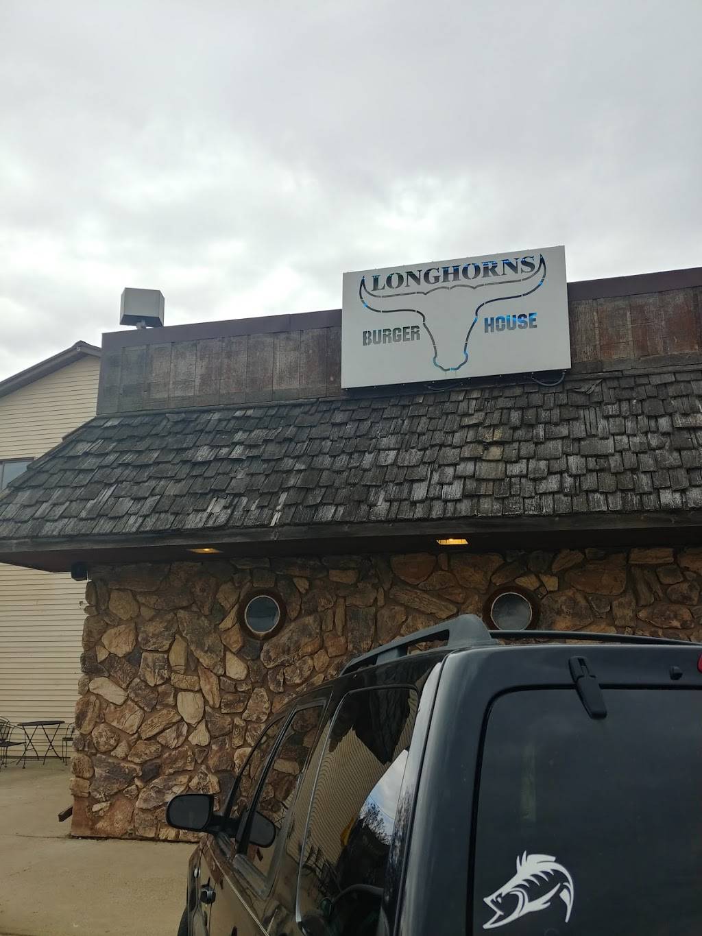 Longhorns Burger House | restaurant | 400 Central Ave, Lester Prairie, MN 55354, USA | 3203952500 OR +1 320-395-2500