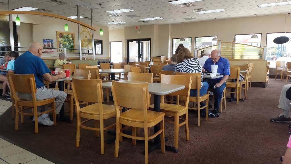 Wendys | restaurant | 2901 Lindbergh Blvd, Springfield, IL 62704, USA | 2175465516 OR +1 217-546-5516